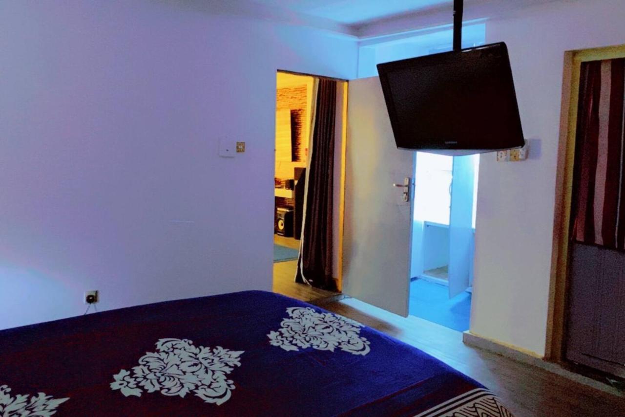 לגוס Maleeks Apartment Ikeja "Shared 2Bedroom Apt, Individual Private Rooms And Baths" מראה חיצוני תמונה